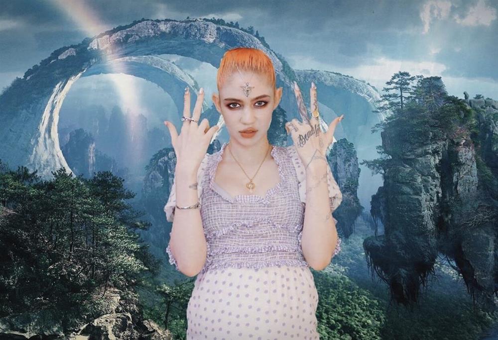 Grimes - cô ca sĩ vừa chia tay tỷ phú Elon Musk có gu ăn mặc dị biệt-11