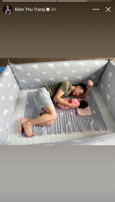 Kim Lý - Cường Đô La trông con: Người kín đáo, người thiếu vải-6