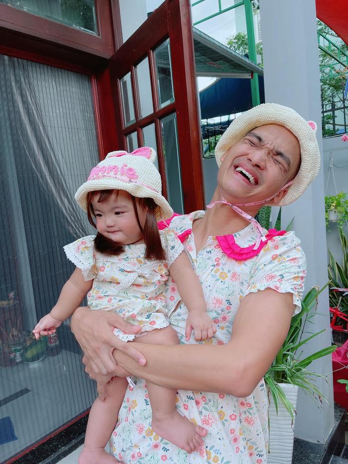 Kim Lý - Cường Đô La trông con: Người kín đáo, người thiếu vải-2