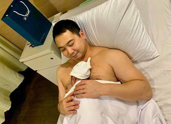 Kim Lý - Cường Đô La trông con: Người kín đáo, người thiếu vải-14