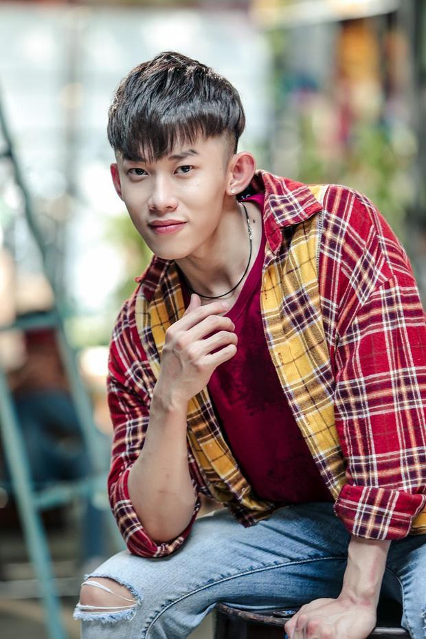 Kay Trần tung clip gội đầu cho mẹ, caption nàng dâu gây chú ý-2