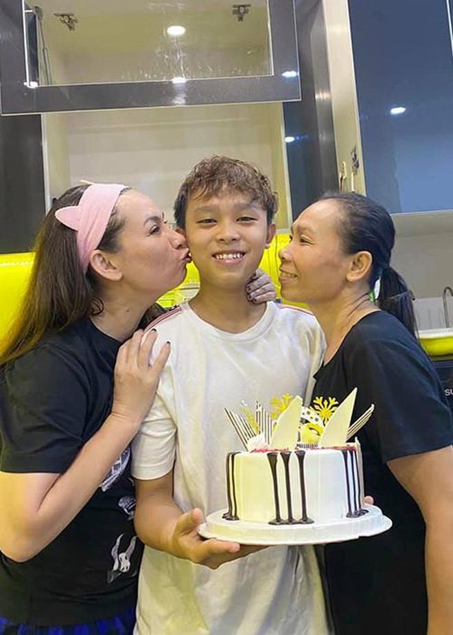 Loạt khoảnh khắc như ruột thịt của Phi Nhung - Hồ Văn Cường-9