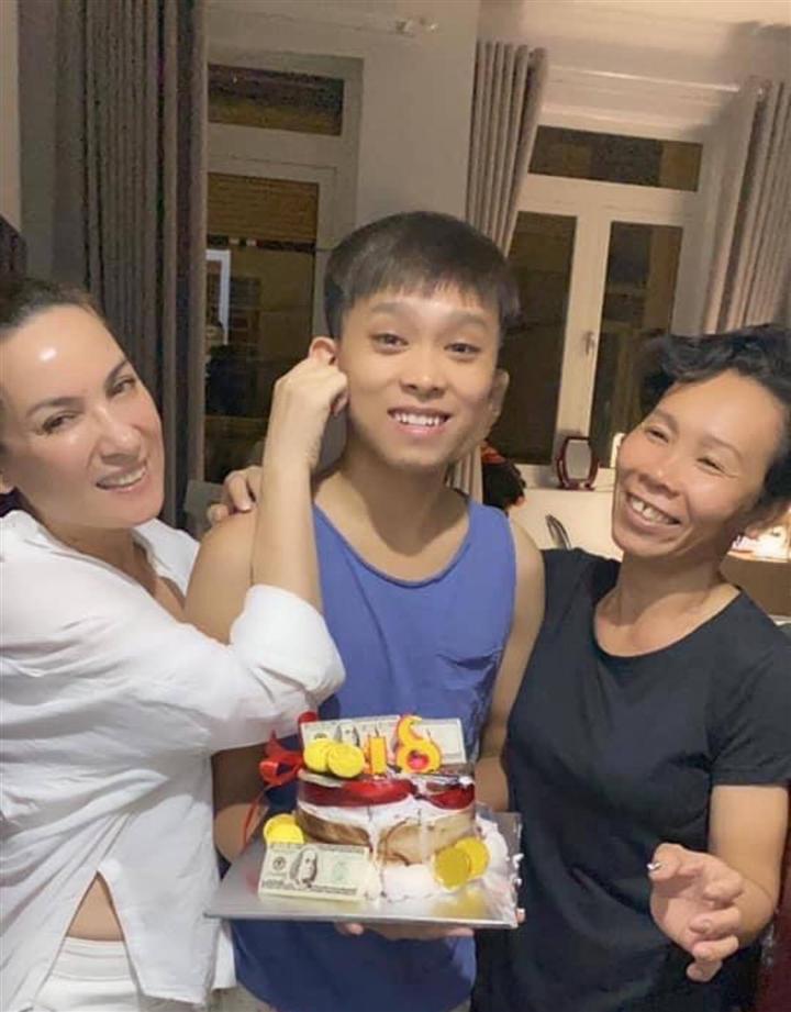 Loạt khoảnh khắc như ruột thịt của Phi Nhung - Hồ Văn Cường-11