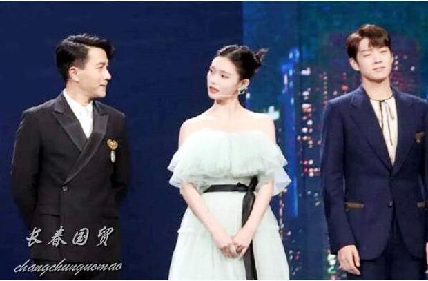 Chung sân khấu tình mới Dương Mịch, Lưu Khải Uy ăn nói lắp bắp-1