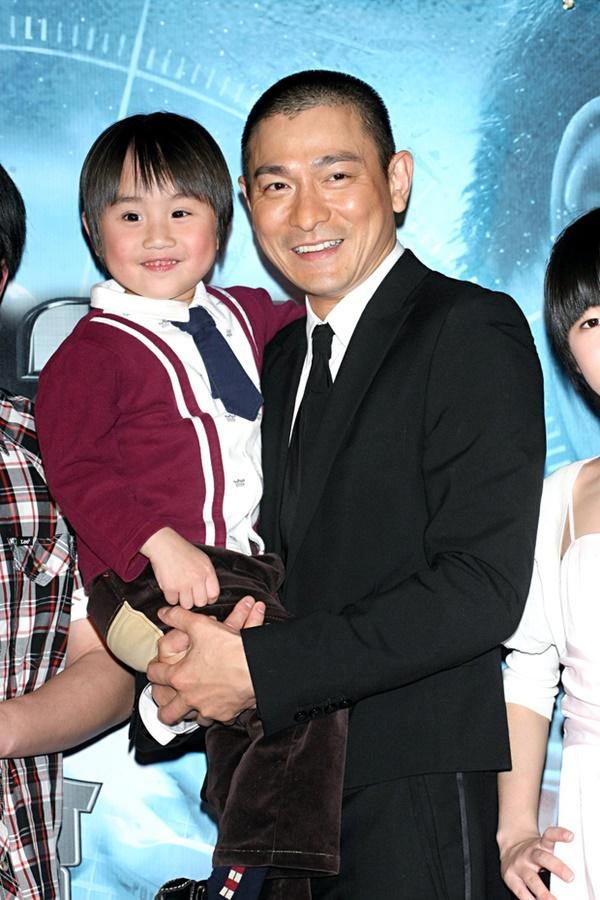 Thần đồng bị bố mẹ coi như máy in tiền khổ sở vì bệnh tật đày đọa-2