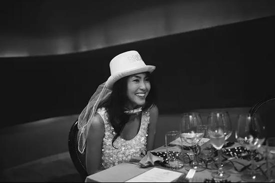 Hà Tăng gây sốt với ảnh cưới 9 năm trước, visual đúng đỉnh!