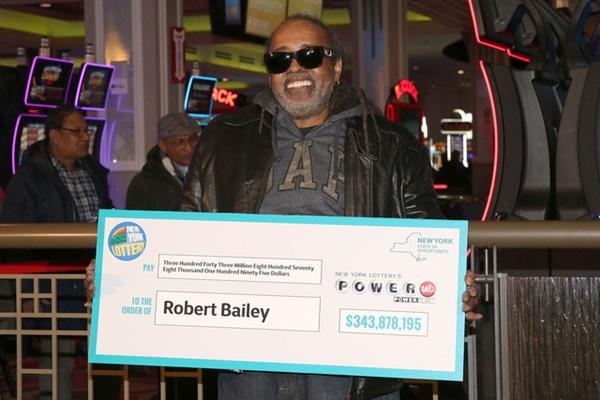 Những người đổi đời nhờ trúng số độc đắc tiêu tiền ra sao?-3