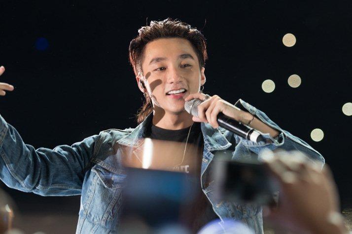 Bạn thân tung ảnh thời ơ kìa khiến Sơn Tùng muối mặt-4