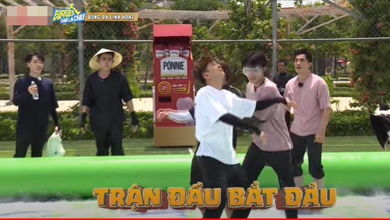 Jack bị tố thích động tay chân, liên tục hành xử thất lễ-10