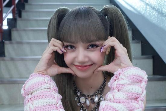 Lisa (BLACKPINK) chỉ thay đổi make up, visual đã làm 7 triệu người điên đảo