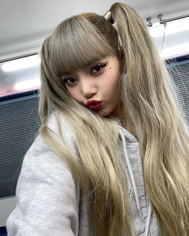 Lisa (BLACKPINK) chỉ thay đổi make up, visual đã làm 7 triệu người điên đảo-2