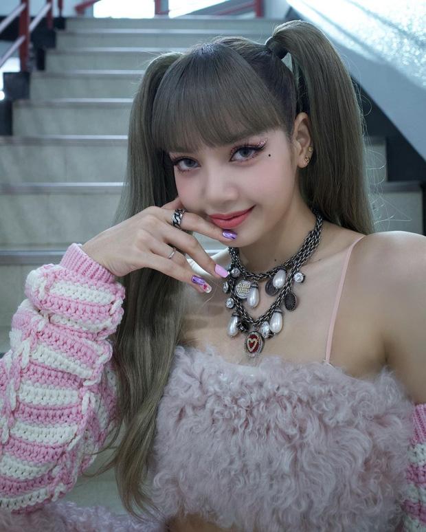 Lisa (BLACKPINK) chỉ thay đổi make up, visual đã làm 7 triệu người điên đảo-4