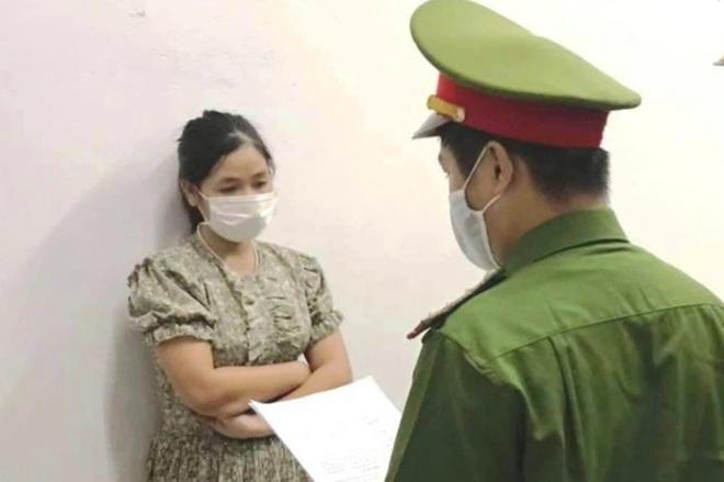 Nữ quái lừa mua suất tiêm vắc xin chiếm đoạt gần 100 triệu đồng-1