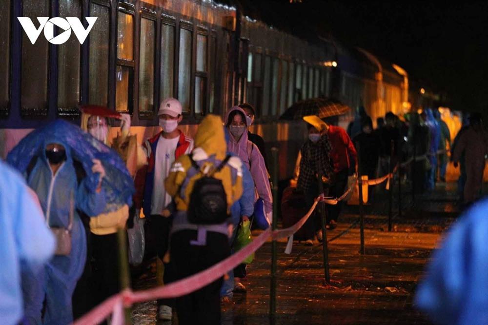 Người chưa tiêm vaccine vẫn được đi máy bay, tàu xe sau giãn cách?-3