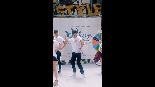 Cảnh sát 6 múi Squid Game nhảy nhạc TWICE uyển chuyển ăn đứt các nữ dancer-7