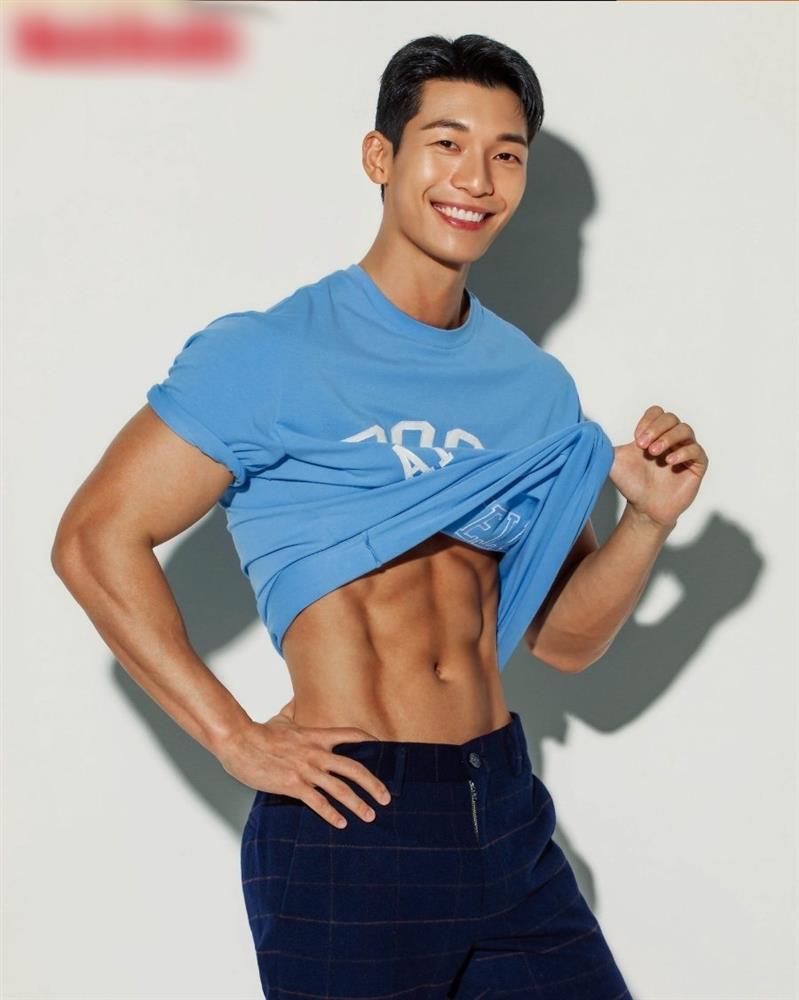 Cảnh sát 6 múi Squid Game nhảy nhạc TWICE uyển chuyển ăn đứt các nữ dancer-4