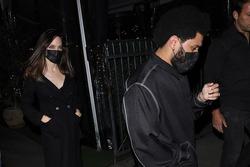 Angelina Jolie bị 'tóm gọn' khoảnh khắc hẹn hò The Weeknd