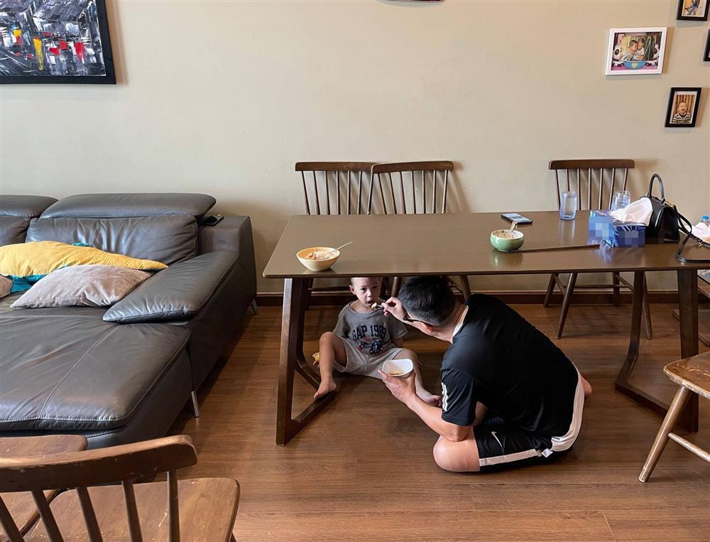 BTV mắn đẻ nhất VTV bất lực với cảnh nhà đông đúc-4