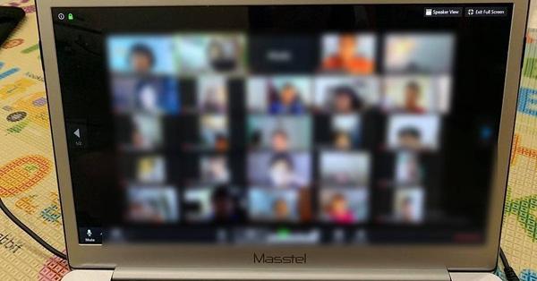 Con học online, mẹ nhìn màn hình quát 1 câu cô giáo co rúm-2