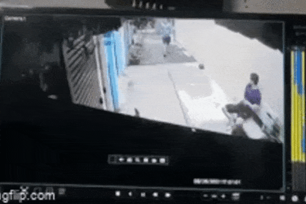 NÓNG: Chồng cắt cổ vợ tử vong tại phòng trọ nghi do ghen tuông-3