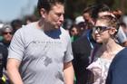 Elon Musk và ca sĩ Grimes - đôi tình nhân dị biệt