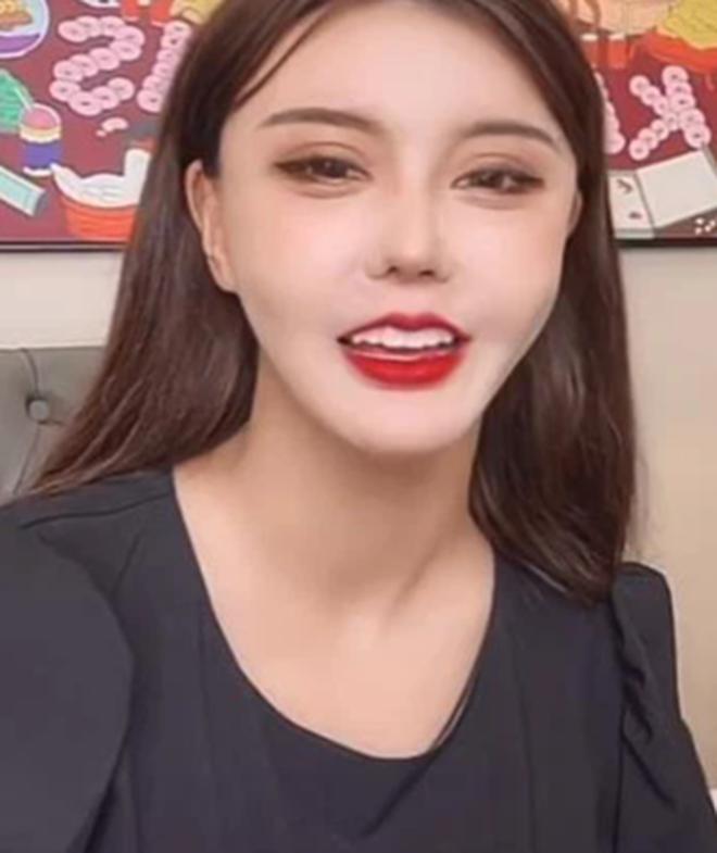 Hot girl 5 triệu follow lộ nhan sắc, hàng thật ngã ngửa-2