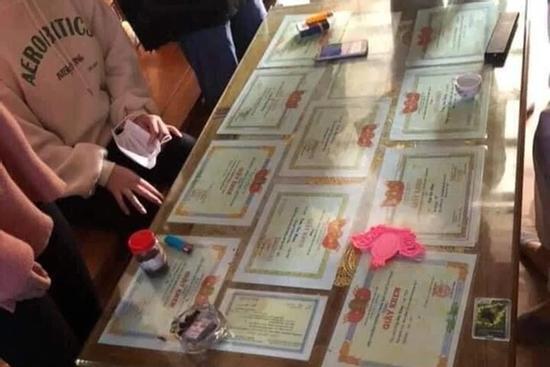 Đến nhà bạn chơi cả lớp đòi về, nguyên nhân 'ám ảnh' từ phụ huynh