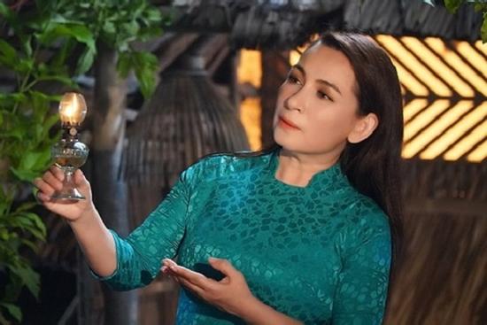 Phi Nhung qua đời, làng showbiz Việt ngập trong nước mắt
