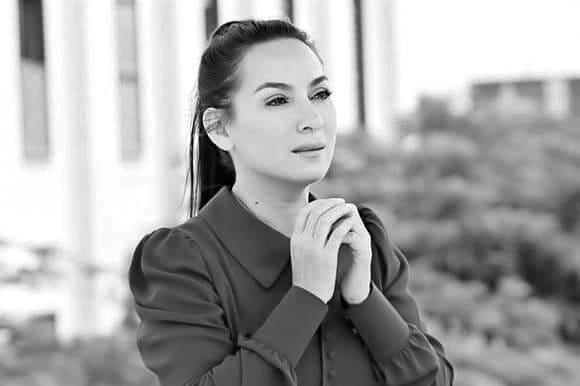 Con ruột thay ảnh để tang Phi Nhung, đàn con nuôi khóc nghẹn-1