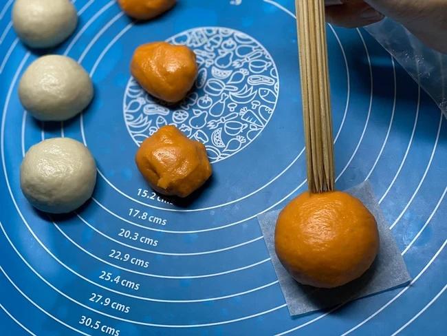 Cú lừa xuất sắc phù phép bánh bao thành trái cam y như thật-4