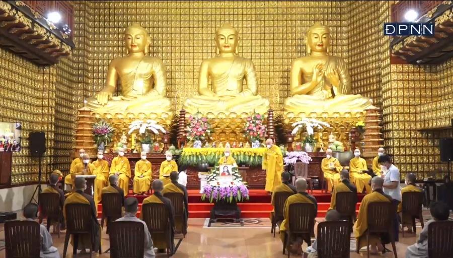 Lễ cầu siêu ca sĩ Phi Nhung: Trao bằng tuyên dương công đức-6