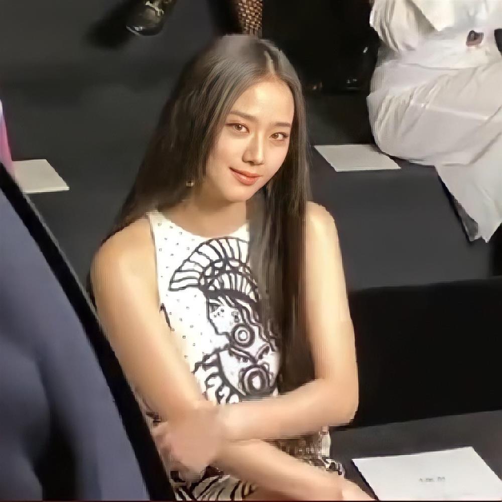 Jisoo ở show Dior: Ảnh chụp lén vẫn xuất sắc như Hoa hậu-3