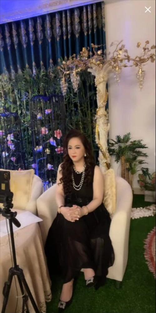 Bà Nguyễn Phương Hằng bày tỏ lòng tiếc thương với Phi Nhung-1