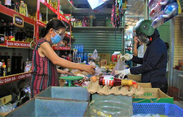 Người dân Đà Nẵng được tắm biển... hoạt động trở lại từ 0h ngày 30/9-1