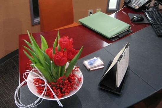 4 thứ trên bàn làm việc cản trở thăng tiến, làm mãi vẫn nghèo