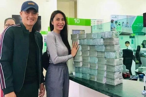 Ông chú đội mưa, phát tiền cho người về quê trên đèo Hải Vân-5