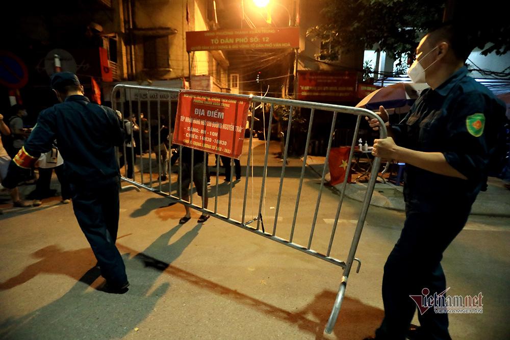 Dỡ phong toả tại ổ dịch lớn nhất Hà Nội-1