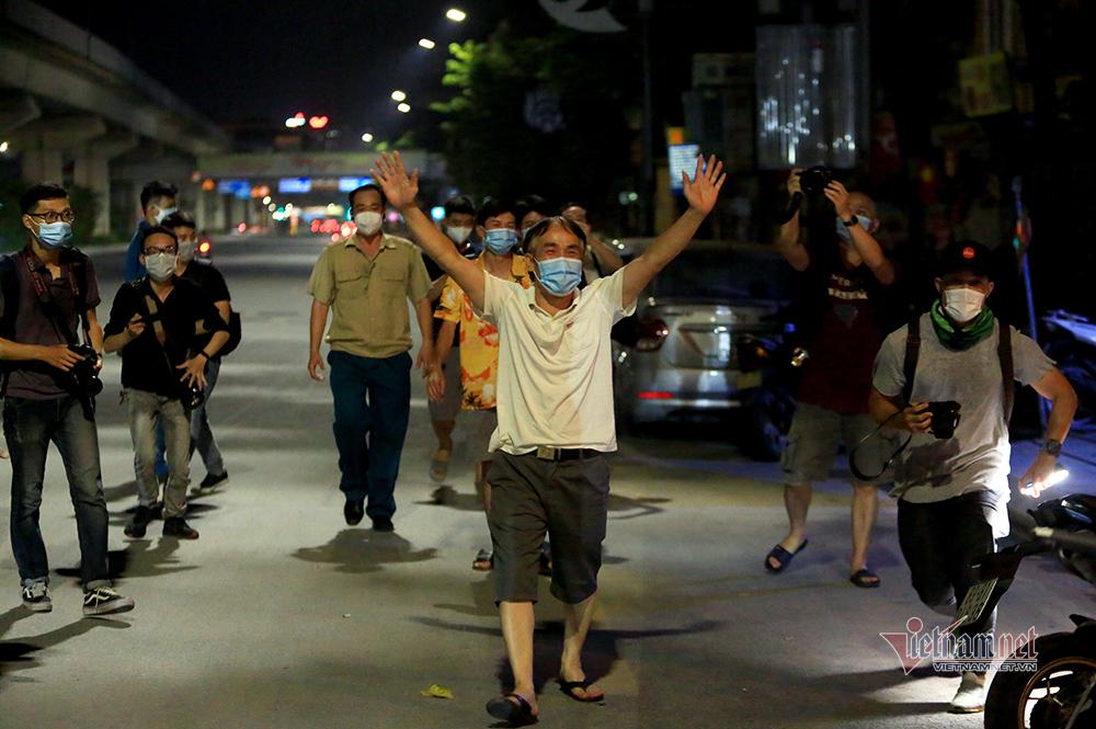 Dỡ phong toả tại ổ dịch lớn nhất Hà Nội-7