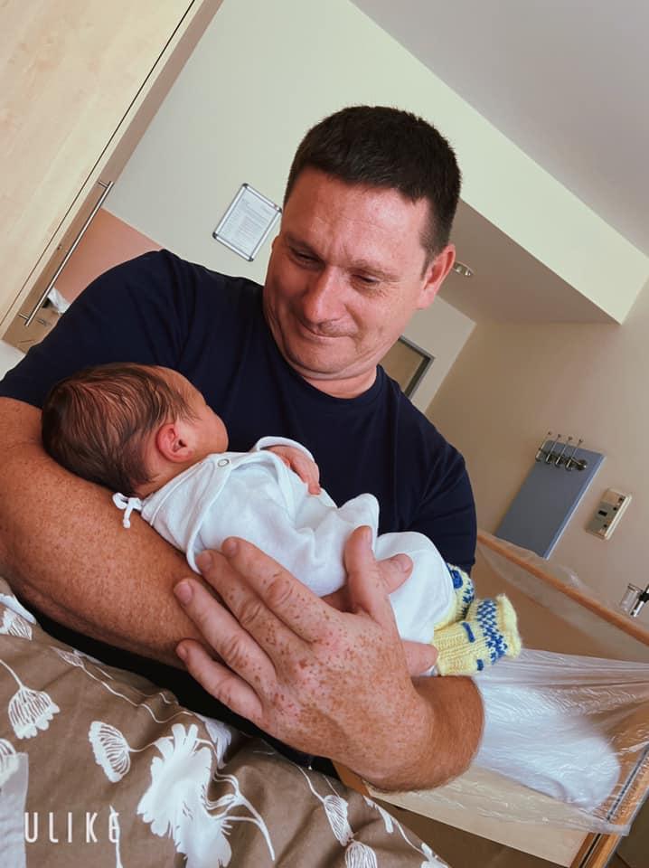 Khoảnh khắc siêu yêu của những ông bố nghiện con-3