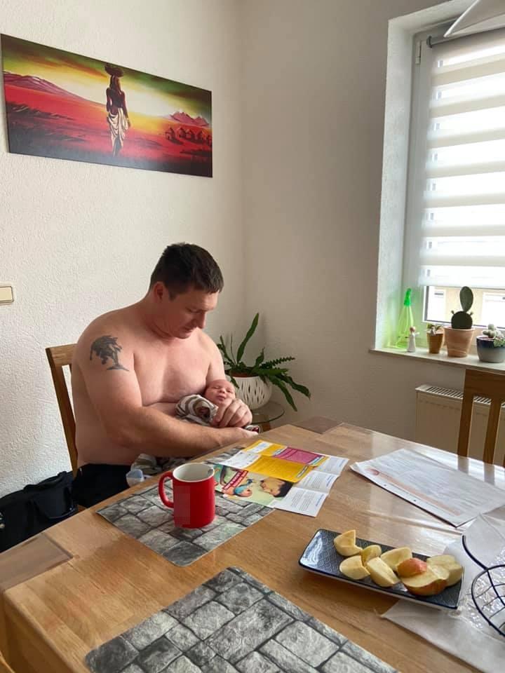 Khoảnh khắc siêu yêu của những ông bố nghiện con-5