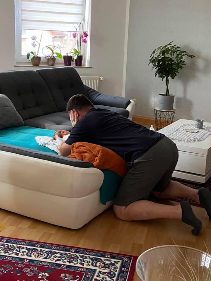 Khoảnh khắc siêu yêu của những ông bố nghiện con-6