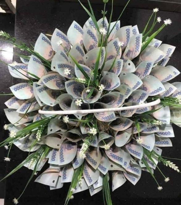Khách đặt bó hoa 25 triệu bằng tờ 500k tặng mẹ, shop bị cướp trắng-1