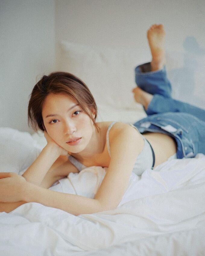 Làm MC Olympia, Khánh Vy diện nội y sexy chưa từng thấy!-8