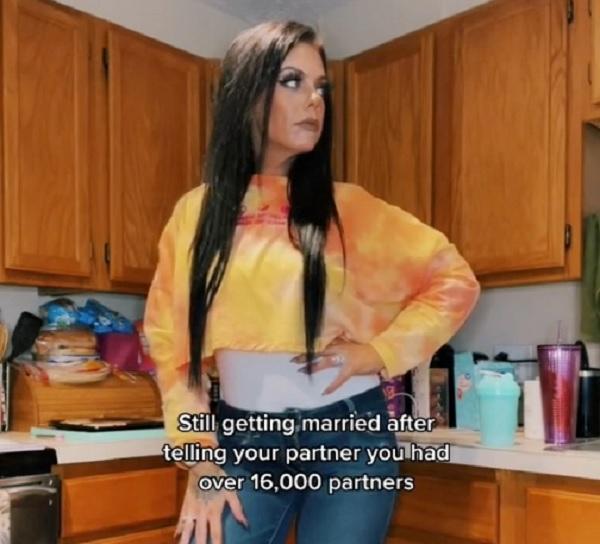 Bán dâm 20 năm vẫn được chồng sắp cưới yêu chiều hết mực-1