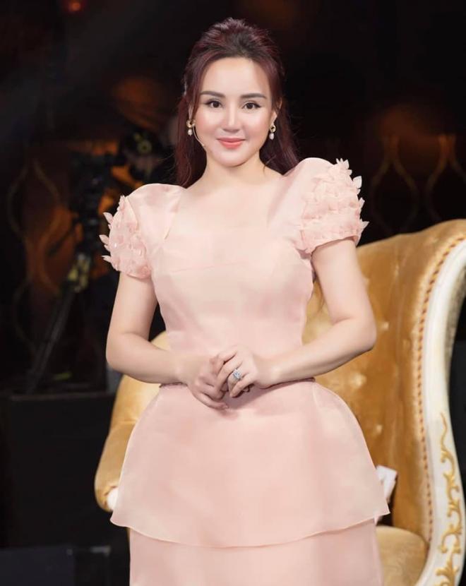 Góp 50 bánh bông lan trứng muối, Vy Oanh lọt top từ thiện bạc tỷ?-4