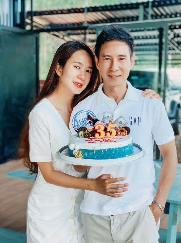 Bà xã Lý Hải bị nghi ghép ảnh sinh nhật chồng vì bàn tay kì dị-4