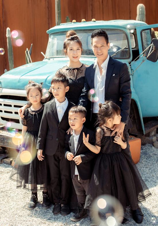 Bà xã Lý Hải bị nghi ghép ảnh sinh nhật chồng vì bàn tay kì dị-14