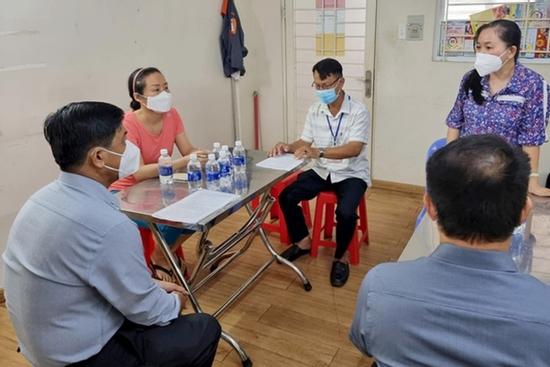 Kiểm điểm Bí thư phường vì cưỡng chế người đi test Covid-19