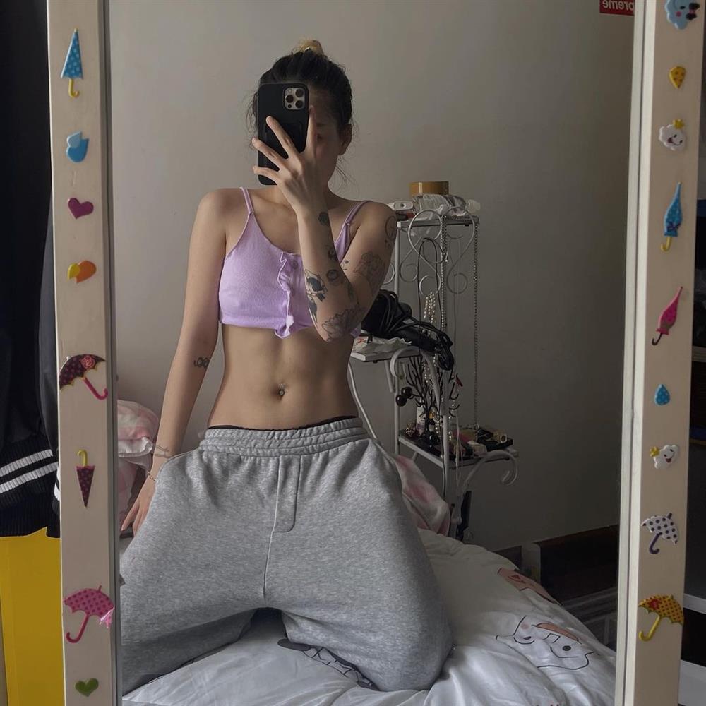 Du Uyên khoe eo nhưng lộ điểm nhạy cảm vì không mặc nội y-2