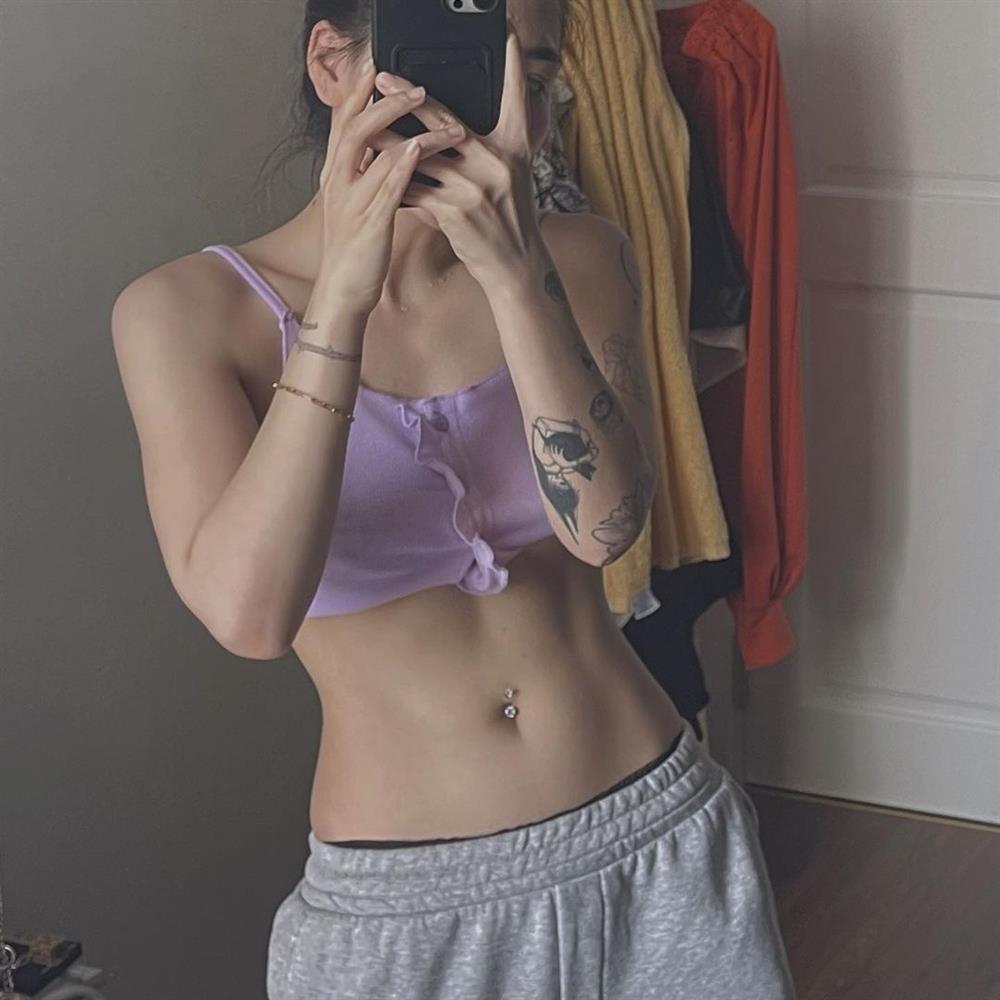 Du Uyên khoe eo nhưng lộ điểm nhạy cảm vì không mặc nội y-1